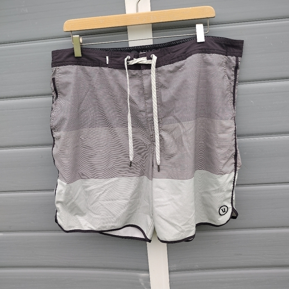 Vuori Shorts Men 38 Brown Green Striped Cruise Boardshort Performance V314 EUC